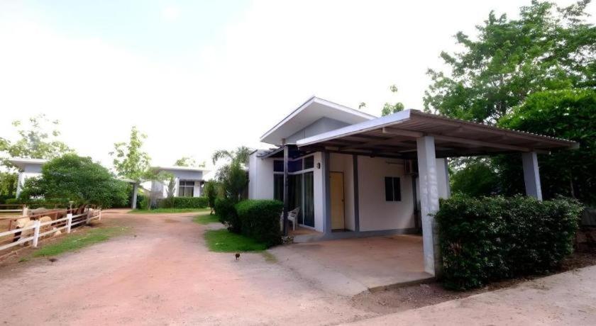 Sixty-Nine Resort Nakhon Phanom Exterior photo
